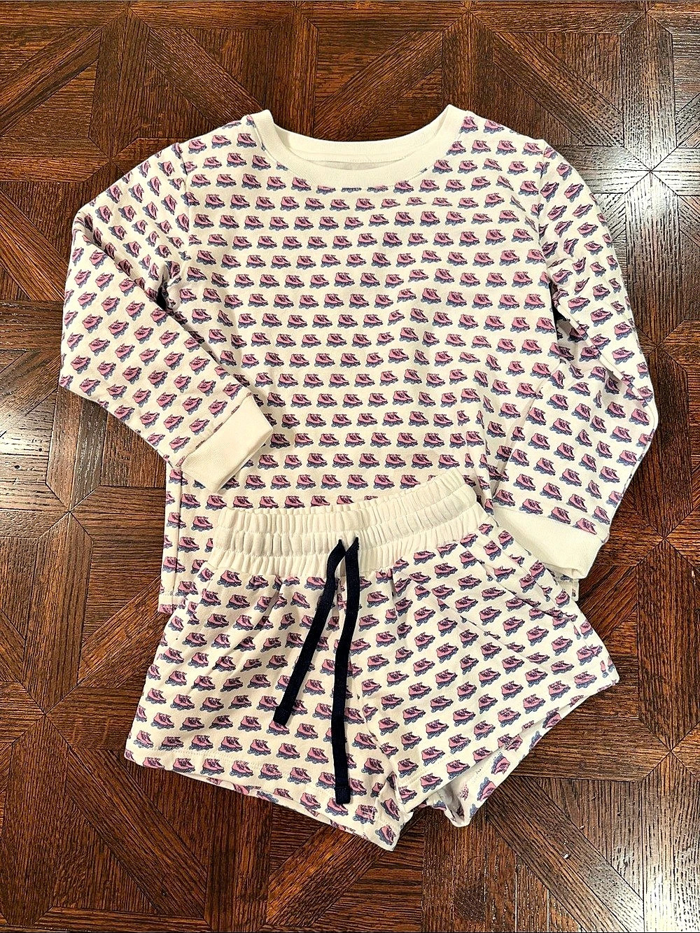 Lila and Hayes Girls Stella Sweatshirt Short Set NWT Roller Skates